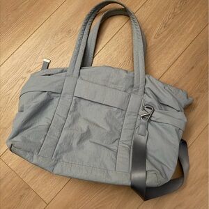 Light blue/grey Lululemon travel bag